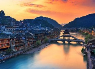 Kinh nghiệm du lịch Phượng Hoàng Cổ Trấn ai cũng muốn đến