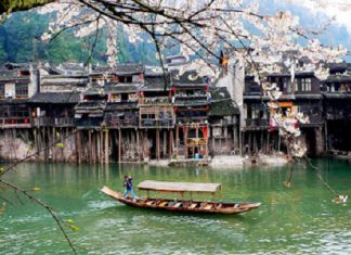 Cẩm nang du lịch Phượng Hoàng Cổ Trấn bạn nên mang theo Cẩm nang du lịch Phượng Hoàng Cổ Trấn bạn nên mang theo