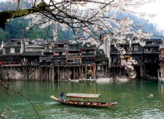 Hướng dẫn du lịch Phượng Hoàng Cổ Trấn để lại nhiều kỷ niệm