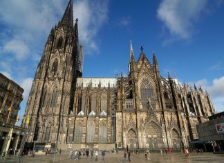 Tham quan nhà thờ Cologne – tuyệt tác kiến trúc vĩ đại nước Đức Tham quan nhà thờ Cologne - tuyệt tác kiến trúc vĩ đại nước Đức
